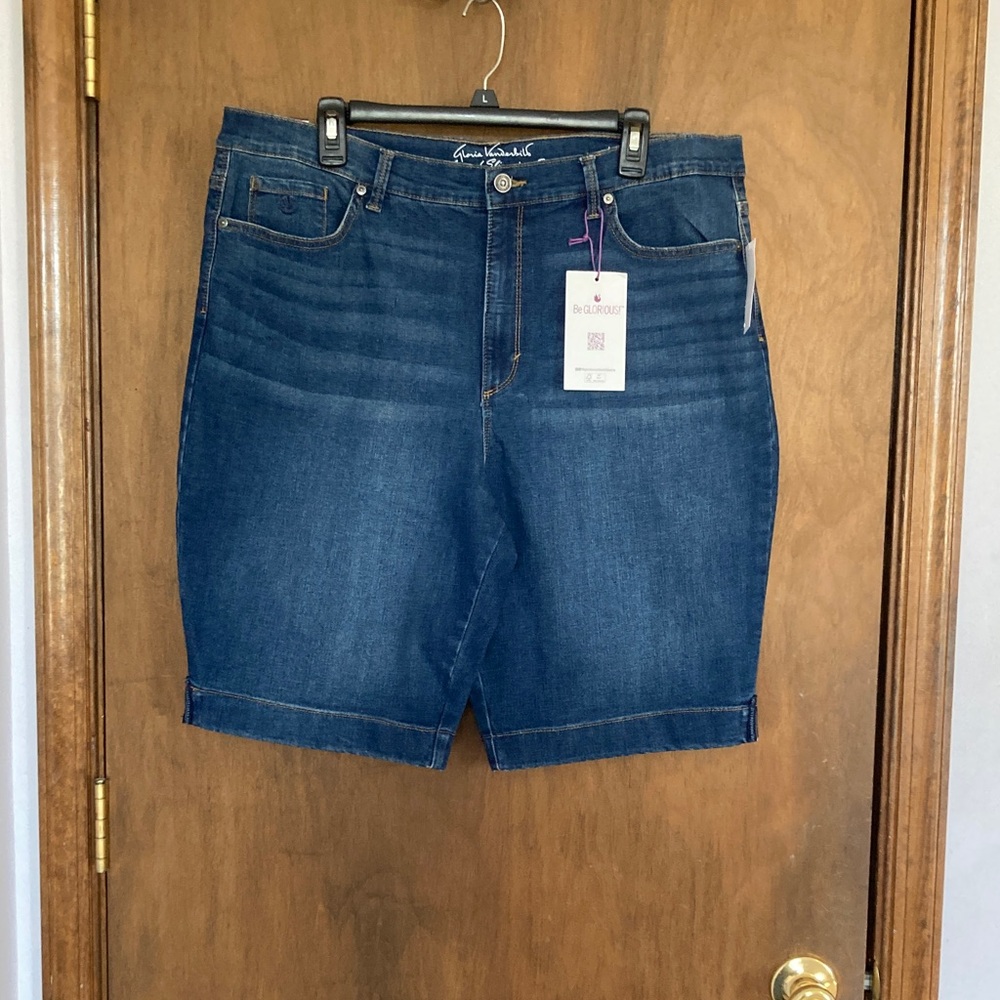 Gloria Vanderbilt Amanda Bermuda with built in slimming panel with stretch 18 - Picture 8 of 17